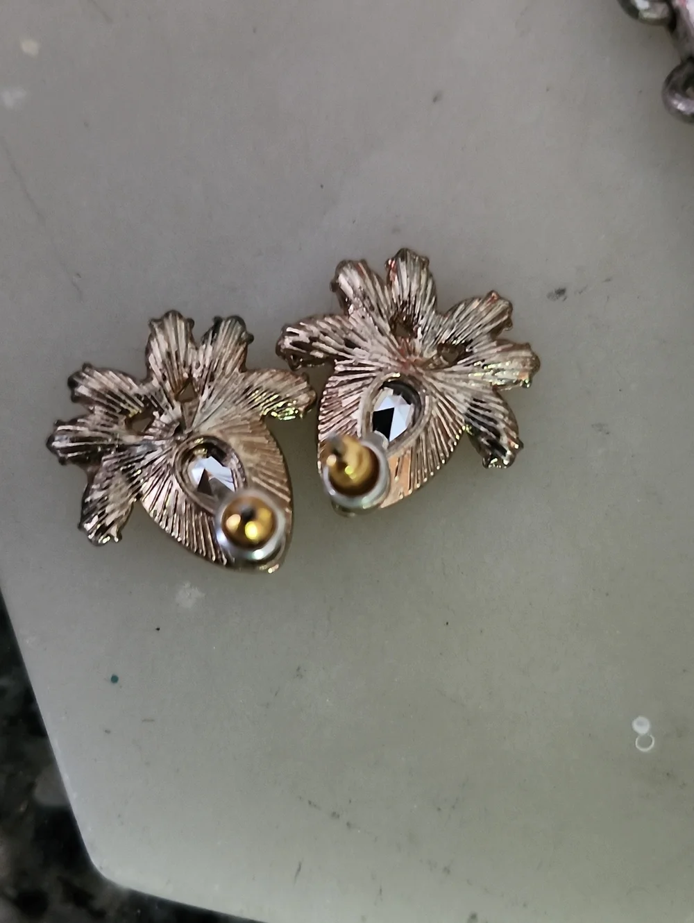 Gold-Tone Tortoise Shell Green & Cream Floral Statement Necklace and Earring Set